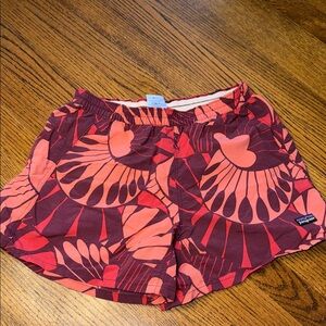 Patagonia Women's Athletic Shorts - Red and Pink and Maroon Floral Size Small